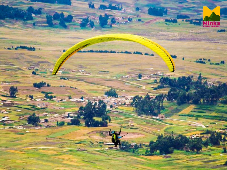 Parapente_en_el_Valle_Sagrado_de_los_Incas__6_